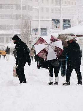 students in the snow